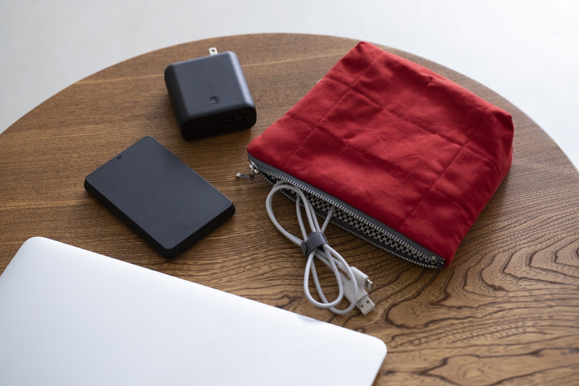 HANTEN. Pouch
