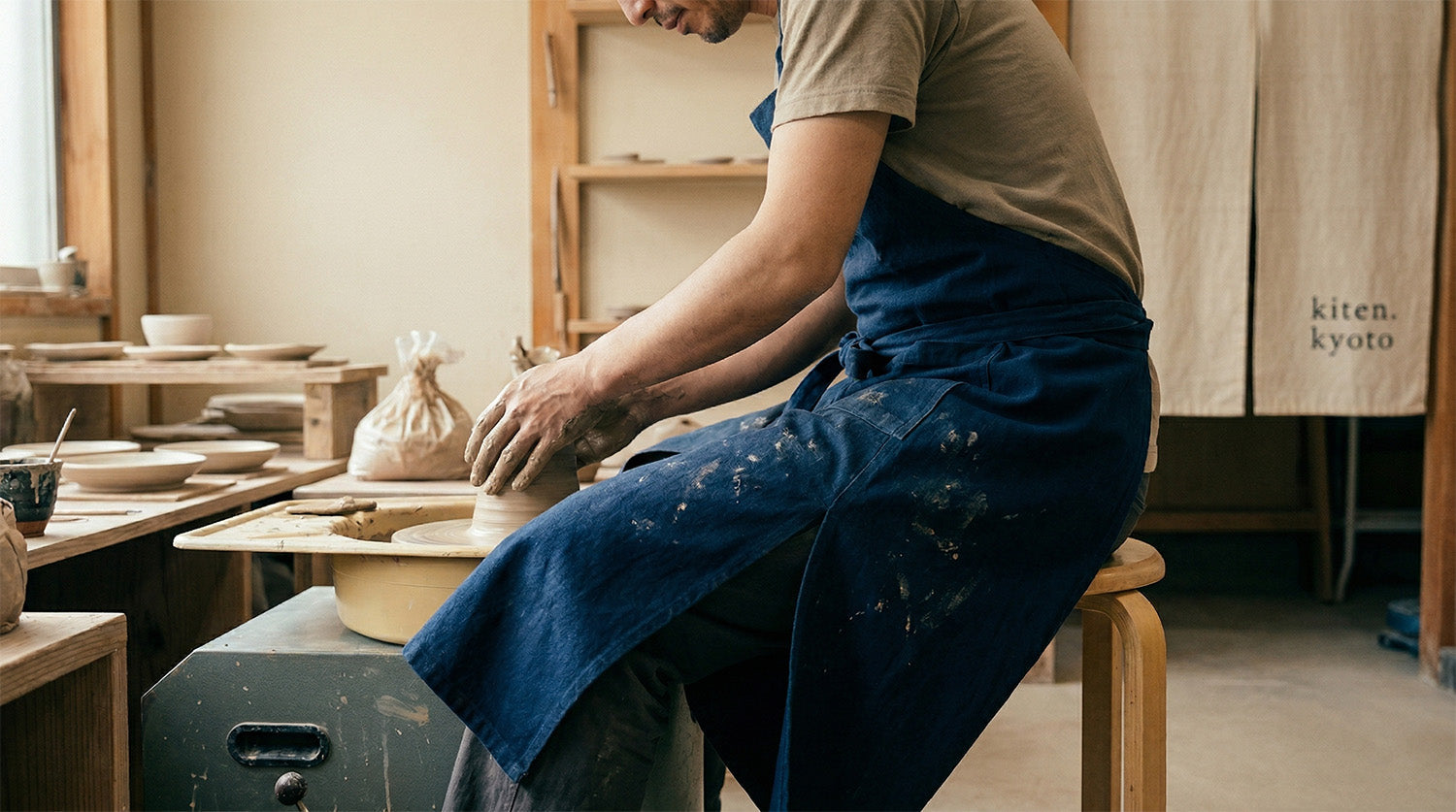 陶芸用エプロンの選び方｜ろくろ作業に最適な「機能」と「素材」を徹底解説